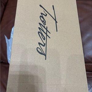 NIB Trotters Navy Blue Sylvia Pumps Sz 11N